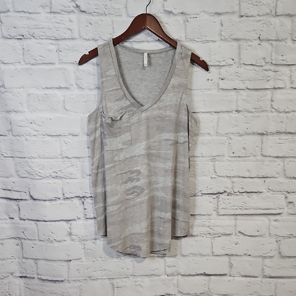 Z Supply Gray Camo Sleeveless Tank Top Relaxed Fit - Picture 1 of 5